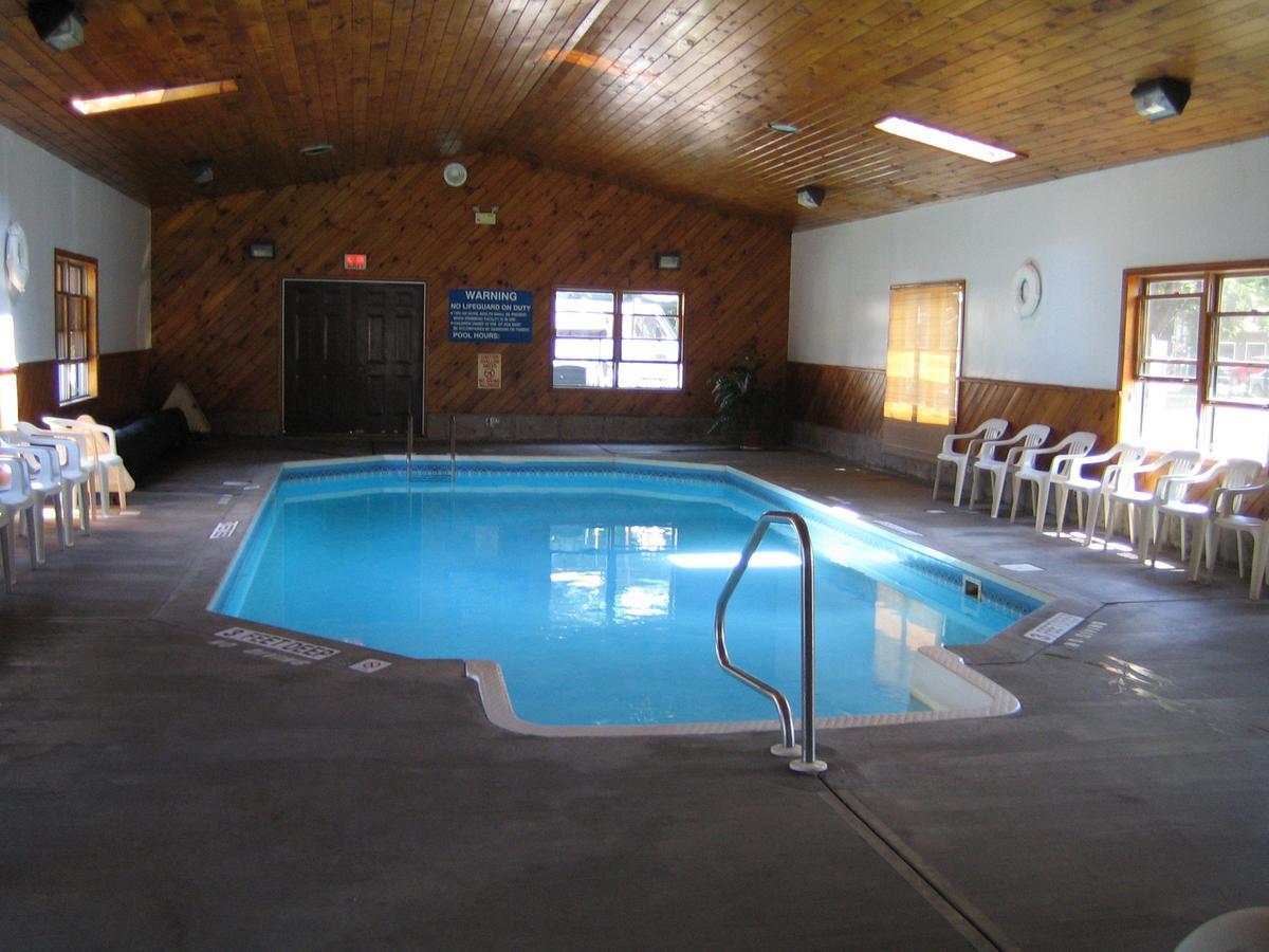 واتكينس غلين Villager Motel & Glen Manor Estate المظهر الخارجي الصورة