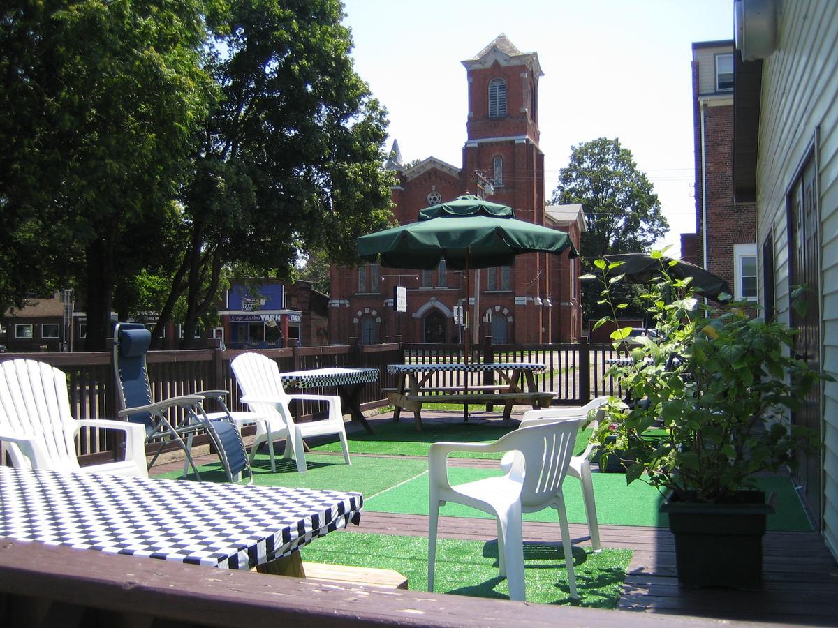 واتكينس غلين Villager Motel & Glen Manor Estate المظهر الخارجي الصورة