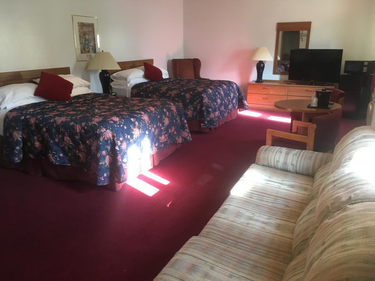 واتكينس غلين Villager Motel & Glen Manor Estate المظهر الخارجي الصورة