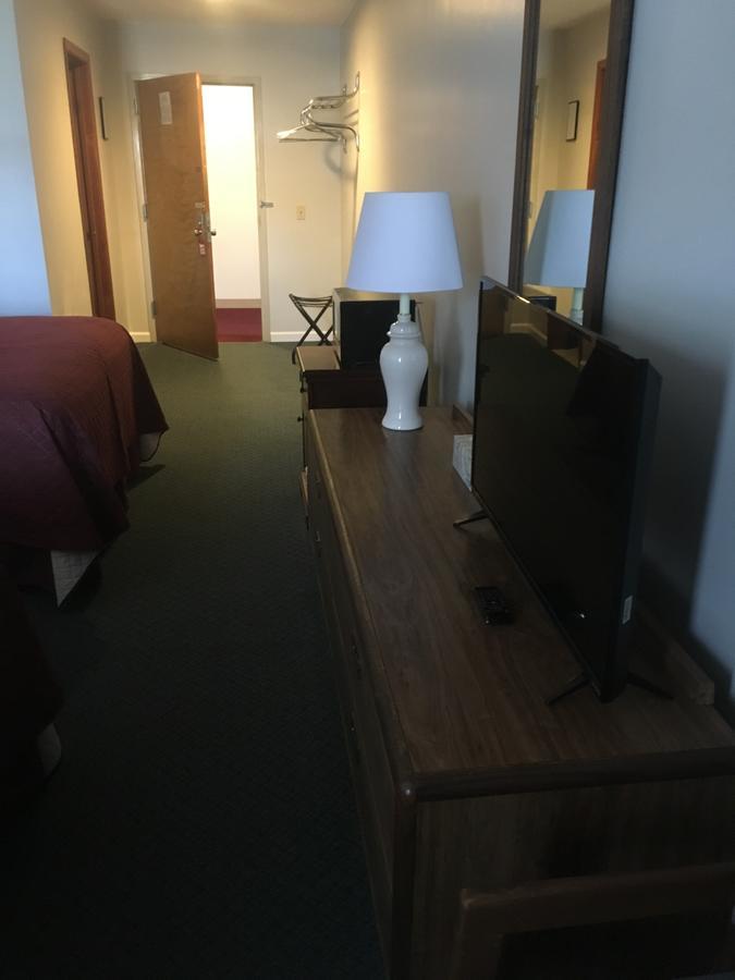 واتكينس غلين Villager Motel & Glen Manor Estate المظهر الخارجي الصورة