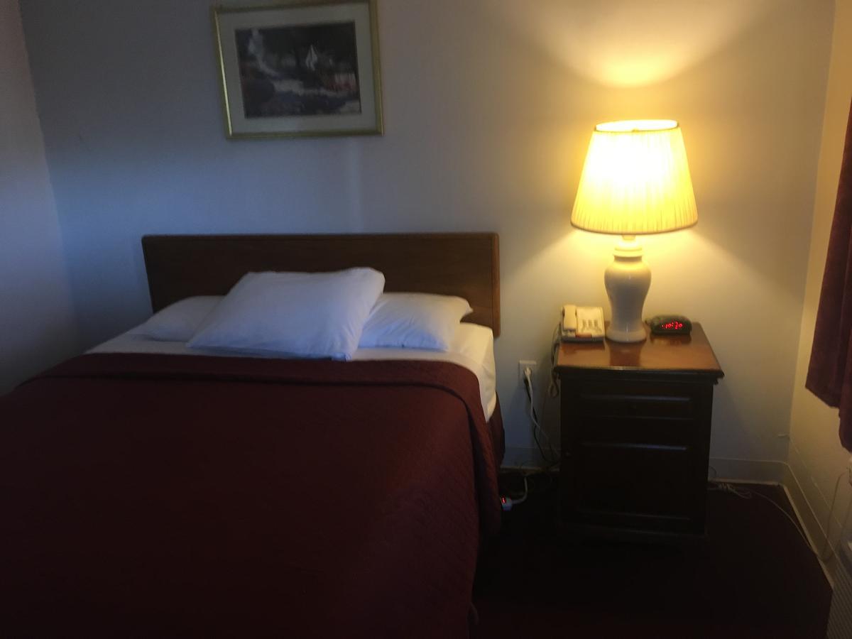 واتكينس غلين Villager Motel & Glen Manor Estate المظهر الخارجي الصورة