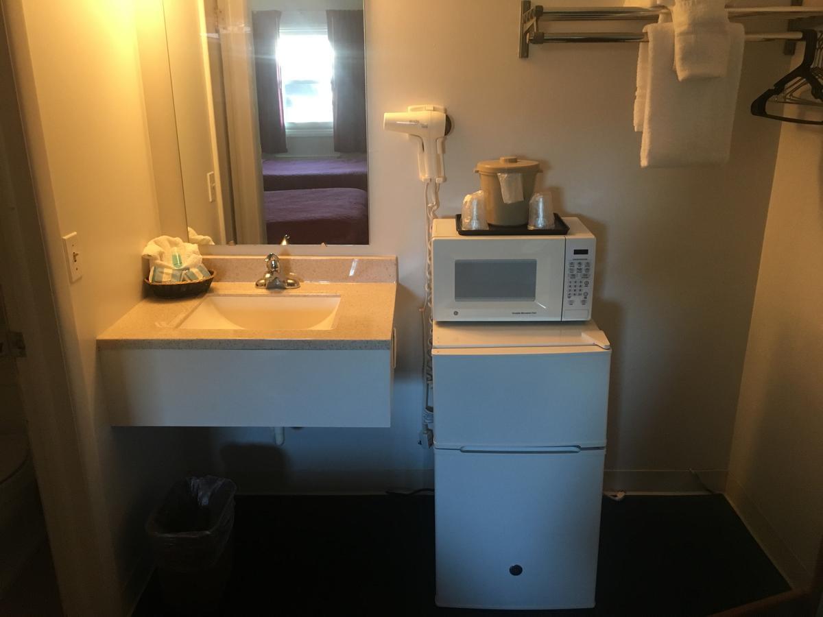 واتكينس غلين Villager Motel & Glen Manor Estate المظهر الخارجي الصورة