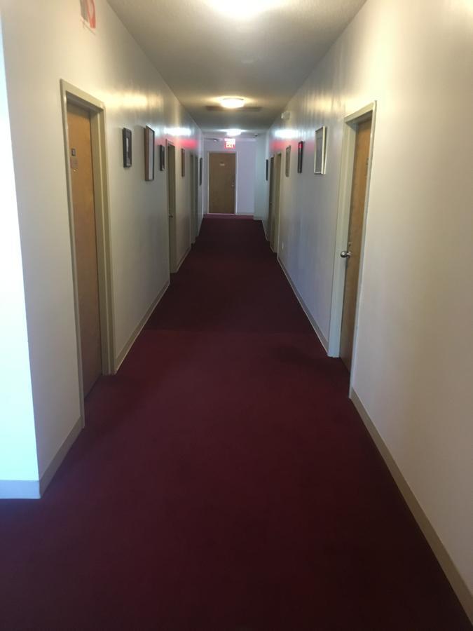 واتكينس غلين Villager Motel & Glen Manor Estate المظهر الخارجي الصورة
