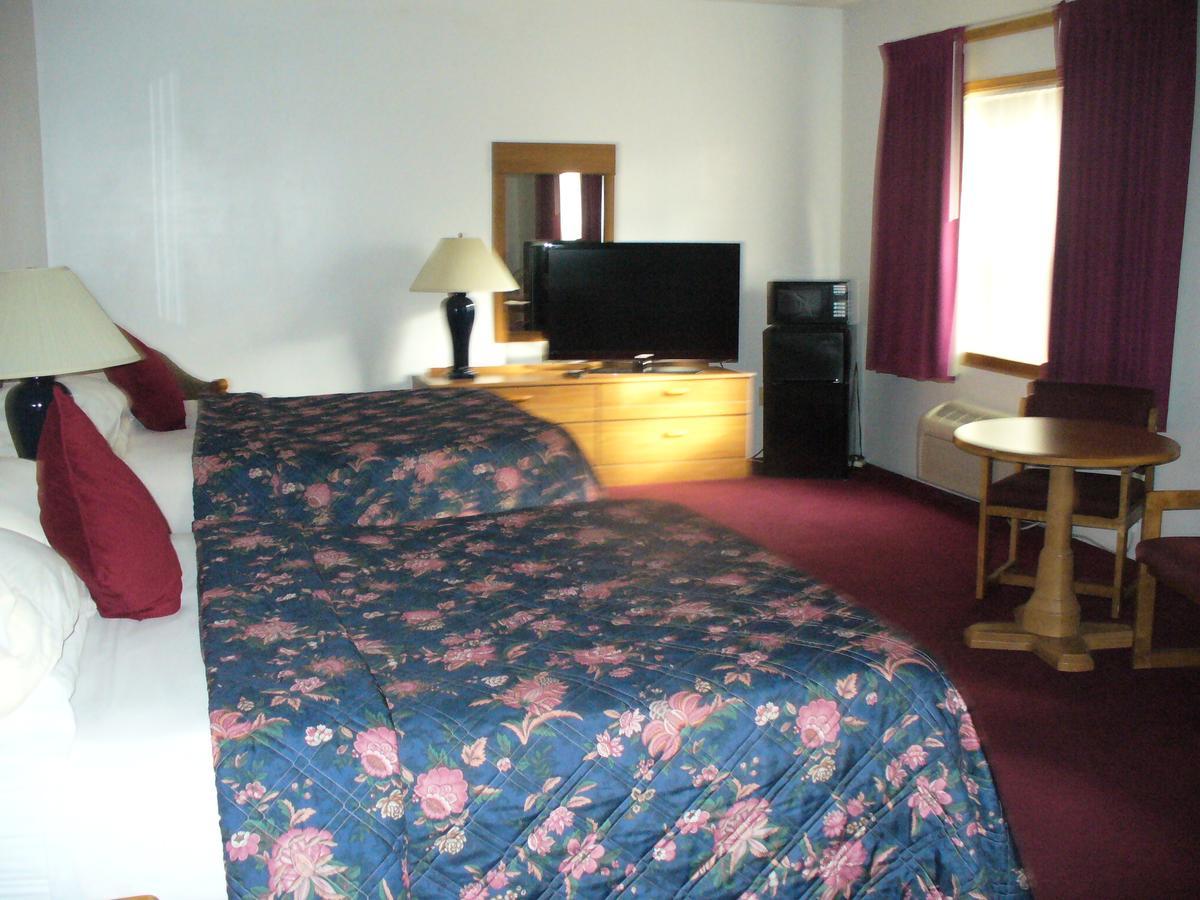واتكينس غلين Villager Motel & Glen Manor Estate المظهر الخارجي الصورة