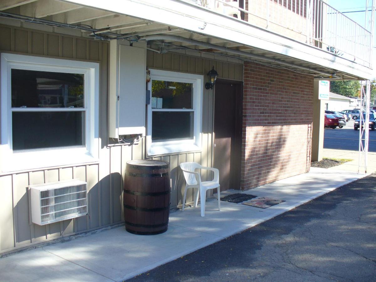 واتكينس غلين Villager Motel & Glen Manor Estate الغرفة الصورة