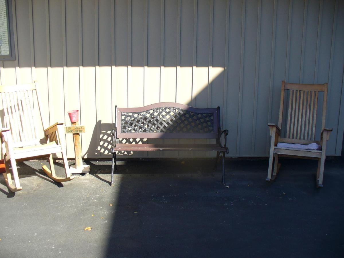 واتكينس غلين Villager Motel & Glen Manor Estate الغرفة الصورة